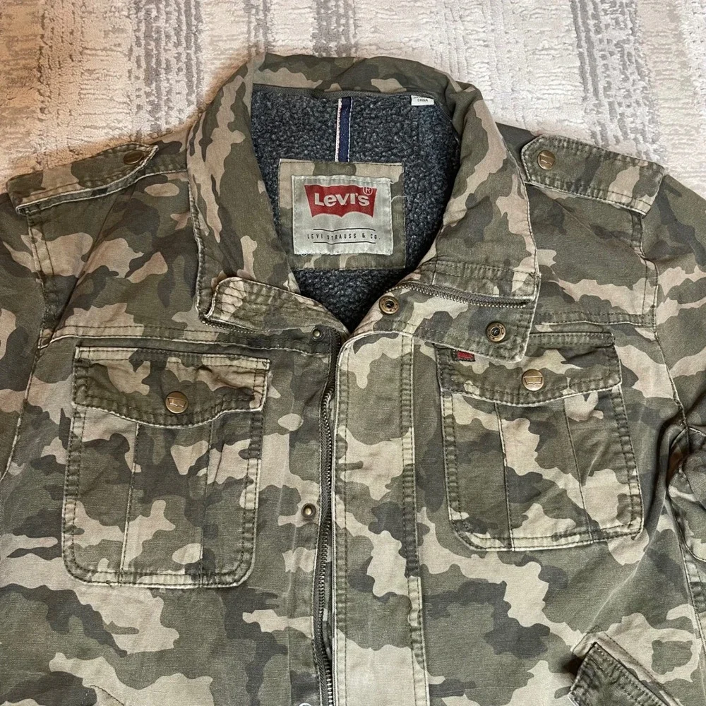 Levis Mens Camo Sherpa Lined Trucker Jacket BROKEN ZIPPER Workwear Military (L) - Picture 4 of 15